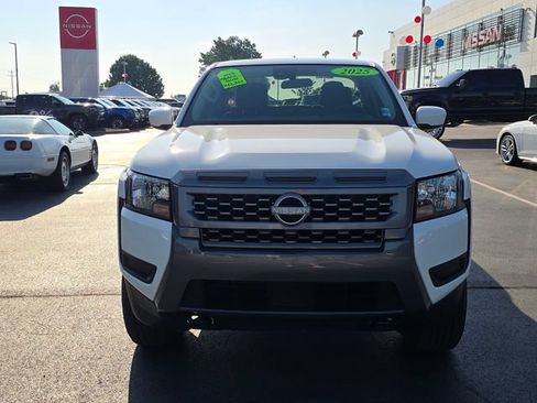 Used 2025 Nissan Frontier SV AWD/4WD image 8