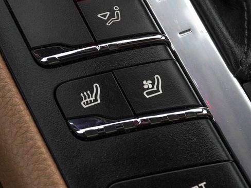 Used 2021 Porsche Macan image 23