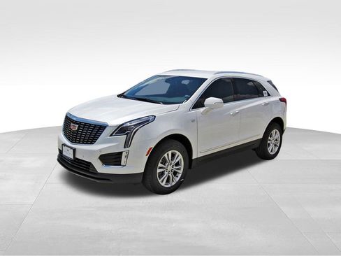 New 2025 Cadillac XT5 Luxury image 2