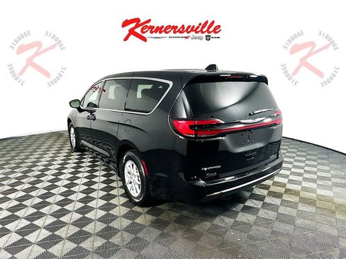 New 2026 Chrysler Pacifica Select image 5