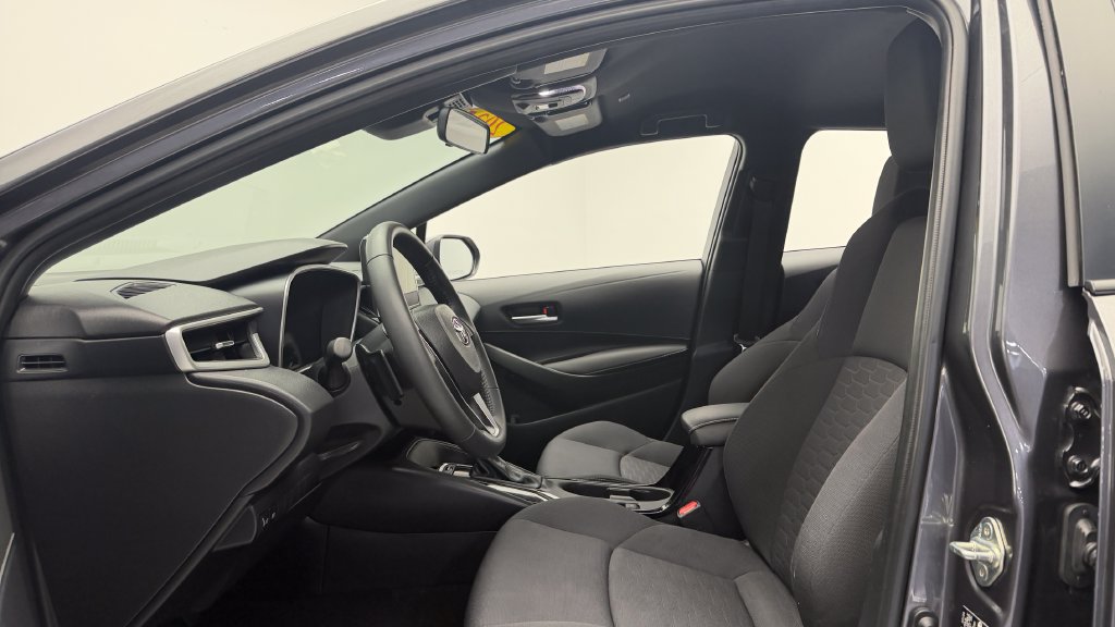 Certified 2025 Toyota Corolla SE FWD image 11