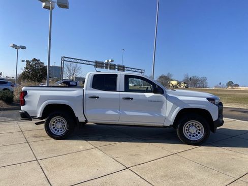 Used 2024 Chevrolet Colorado W/T image 12