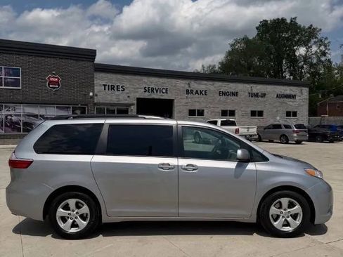 Used 2015 Toyota Sienna LE FWD image 8