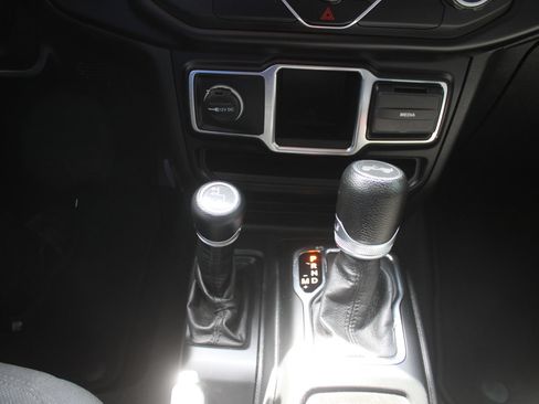 Used 2021 Jeep Wrangler Sport AWD/4WD image 29