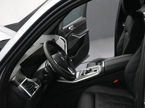 Used 2026 BMW X5 xDrive40i w/ Climate Comfort Package image 13