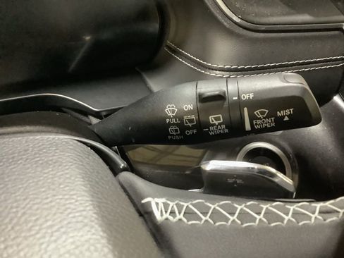 Used 2023 Jeep Grand Cherokee L Laredo image 34