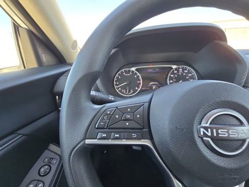 Used 2024 Nissan Sentra SV FWD image 11