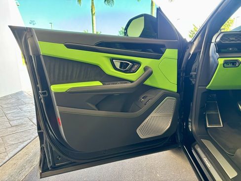 Used 2021 Lamborghini Urus image 17