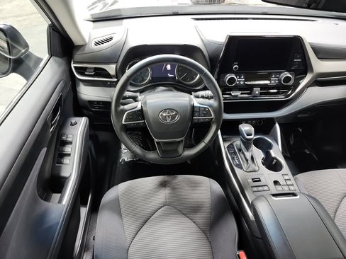 Used 2023 Toyota Highlander LE AWD/4WD image 26