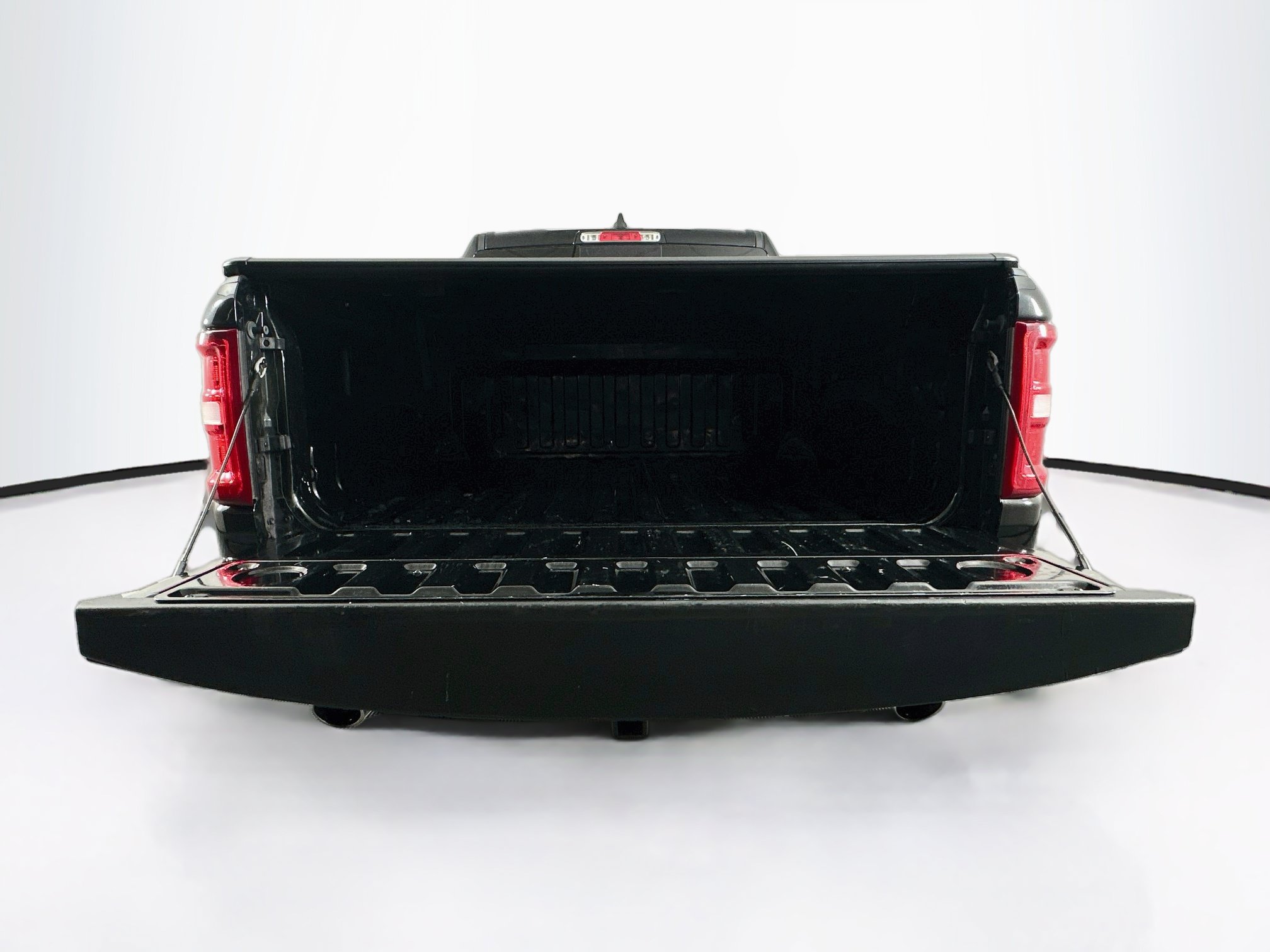 Used 2025 RAM 1500 Laramie w/ Sport Appearance Package AWD/4WD image 30