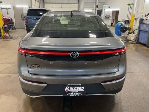 New 2026 Toyota Crown Platinum image 5