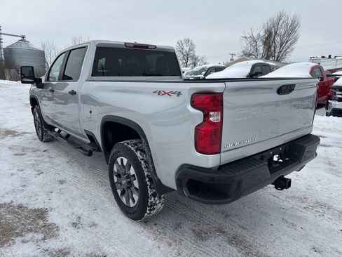 Used 2022 Chevrolet Silverado 2500 Custom w/ Custom Value Package image 3