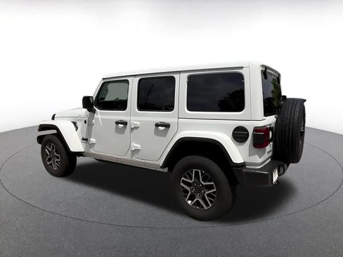 Used 2025 Jeep Wrangler Unlimited Sahara AWD/4WD image 10