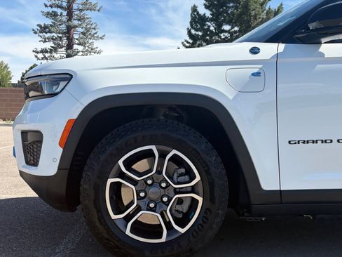 Used 2023 Jeep Grand Cherokee Trailhawk w/ Advanced Protech Group II AWD/4WD image 11