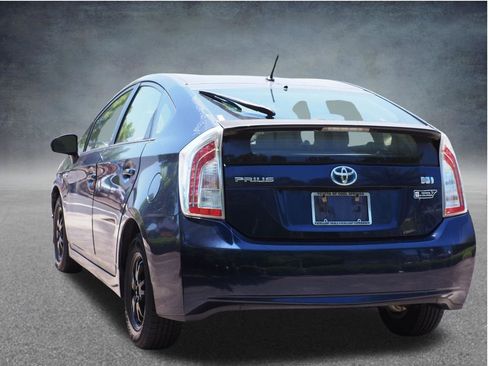 Used 2018 Toyota Prius Two w/ Prius Two Safety Plus Package FWD image 11