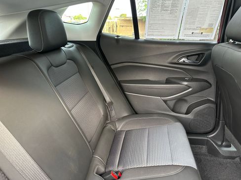 Used 2025 Chevrolet Trax LT image 35