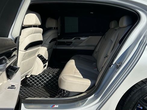 Used 2020 BMW 750i xDrive w/ Executive Package image 21