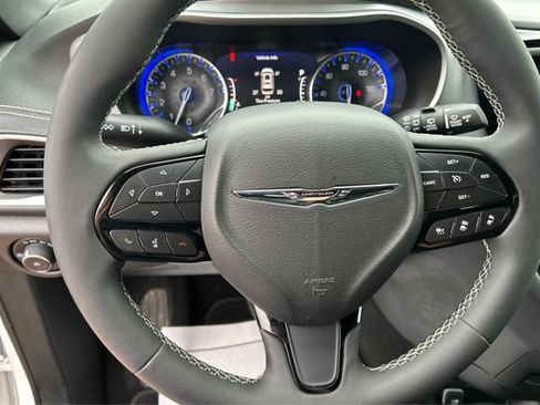 Used 2024 Chrysler Pacifica Touring-L w/ S Appearance Package AWD/4WD image 17
