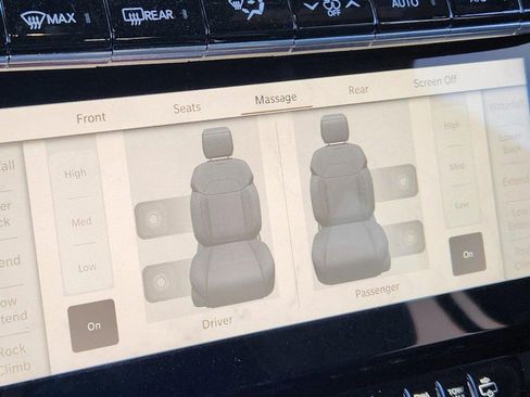 New 2024 Jeep Grand Wagoneer Series III w/ HD Trailer Tow Package image 25