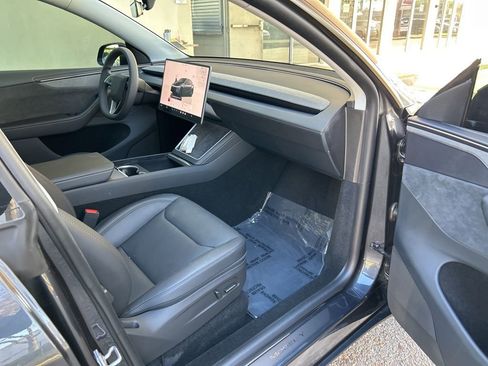 Used 2026 Tesla Model Y 2WD image 23