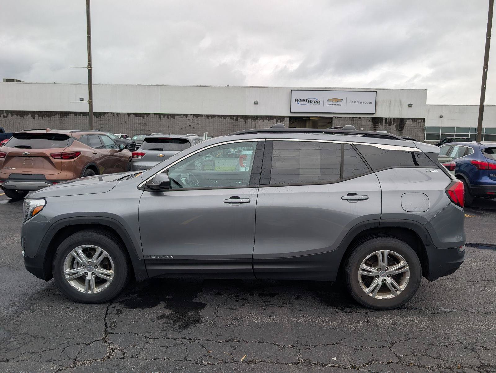 Used 2020 GMC Terrain SLE w/ Driver Convenience Package AWD/4WD image 5
