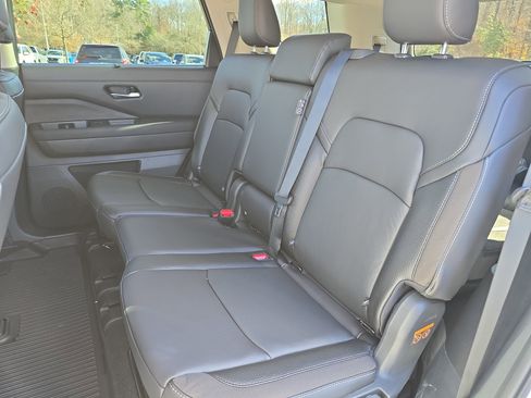 New 2025 Nissan Pathfinder SL image 15