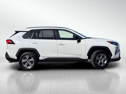 Used 2022 Toyota RAV4 LE AWD/4WD image 3