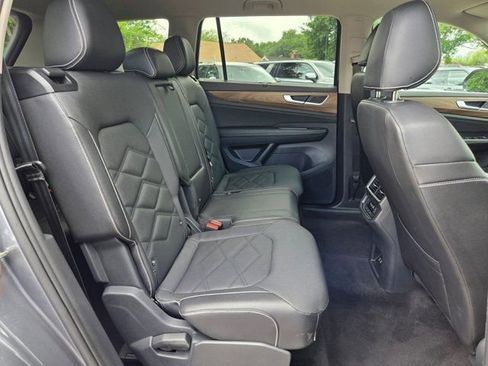 Used 2025 Volkswagen Atlas SE FWD image 26
