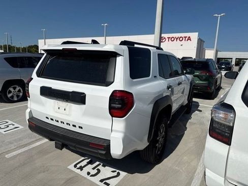 Used 2025 Toyota 4Runner SR5 AWD/4WD image 8