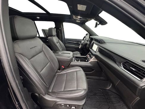 Used 2022 GMC Yukon Denali w/ Denali Premium Package image 16