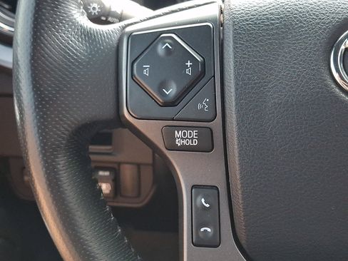 Used 2017 Toyota Tacoma TRD Off-Road AWD/4WD image 22