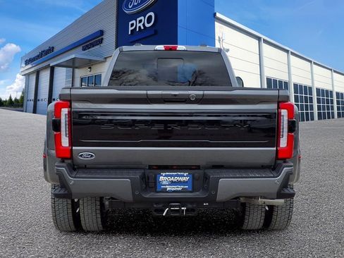New 2025 Ford F450 Platinum image 25