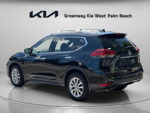 Used 2019 Nissan Rogue S w/ Special Edition Package FWD image 5