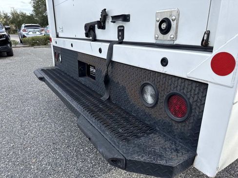 Used 2022 Ford E-350 and Econoline 350 Super Duty image 17