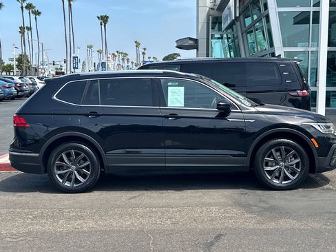 Used 2022 Volkswagen Tiguan SE FWD image 3