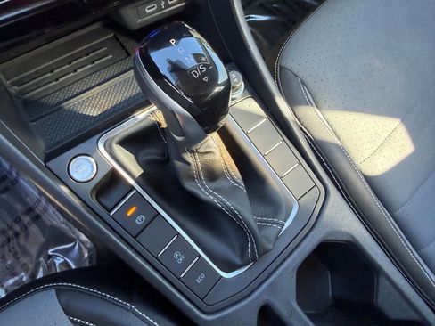 Certified 2025 Volkswagen Jetta SE w/ Black Wheel Package image 26