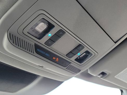 Used 2023 Ford Explorer XLT image 29