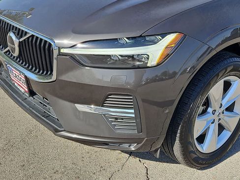 Used 2022 Volvo XC60 B5 Momentum image 11