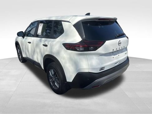 Used 2023 Nissan Rogue S AWD/4WD image 11