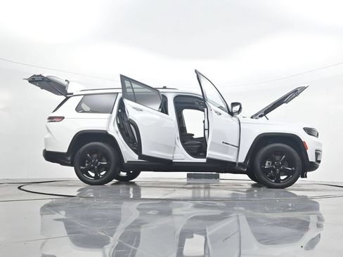 Used 2023 Jeep Grand Cherokee L Limited w/ Black Appearance Package AWD/4WD image 43