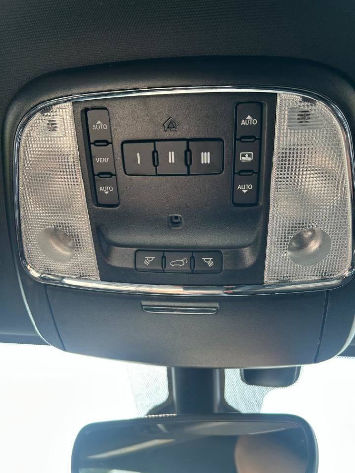Used 2018 Jeep Grand Cherokee Overland AWD/4WD image 26