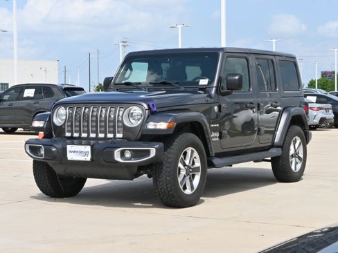 Used 2018 Jeep Wrangler Unlimited Sahara image 5