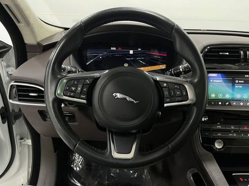 Used 2019 Jaguar F-PACE Prestige image 24