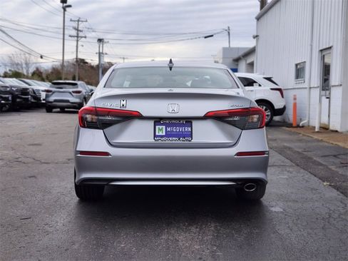 Used 2023 Honda Civic Sport image 4
