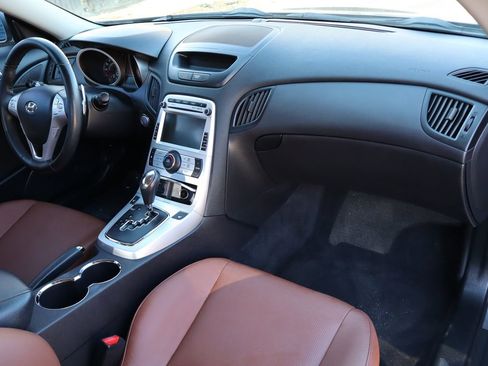 Used 2010 Hyundai Genesis 3.8 image 17