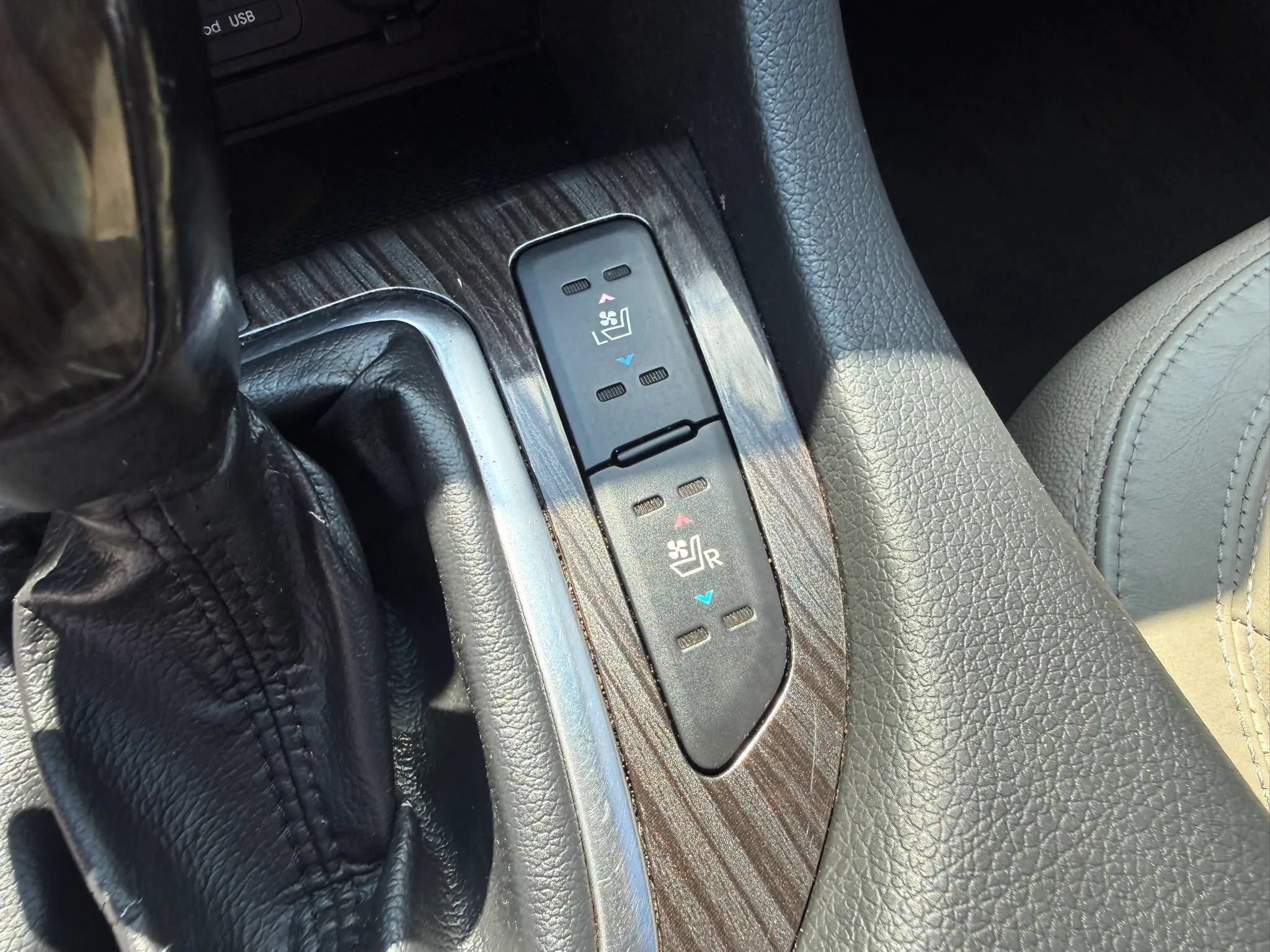 Used 2011 Kia Optima EX FWD image 19