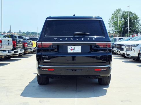 Used 2023 Jeep Wagoneer 4WD w/ Premium Group I image 5