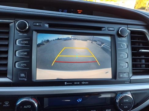 Used 2017 Toyota Highlander Limited image 18