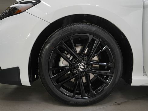 Used 2025 Toyota Camry SE image 29