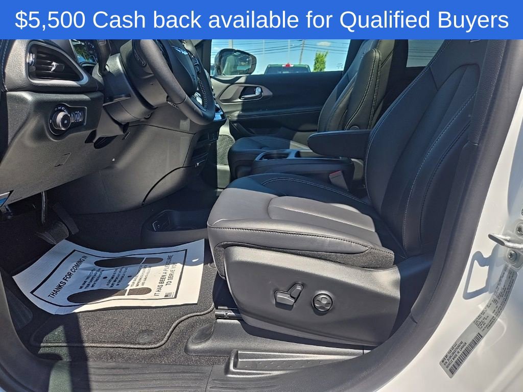 New 2026 Chrysler Pacifica Select w/ S Appearance Package AWD/4WD image 23